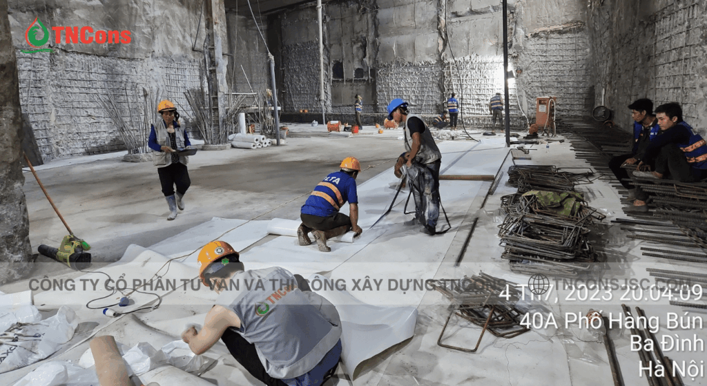 Kỹ sư TNCONS thi công chống thấm màng HDPE tại dự án tầng hầm khách sạn